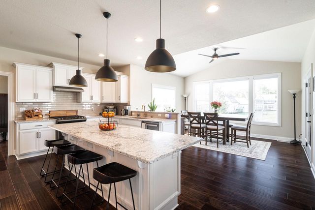 W223N4515 Boxleaf LANE, Pewaukee, WI 53072
