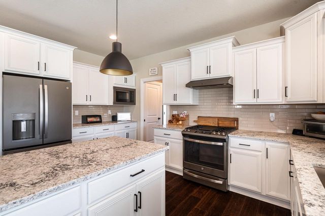 W223N4515 Boxleaf LANE, Pewaukee, WI 53072