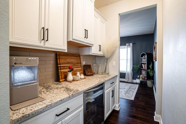 W223N4515 Boxleaf LANE, Pewaukee, WI 53072