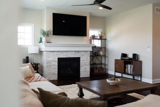 W223N4515 Boxleaf LANE, Pewaukee, WI 53072