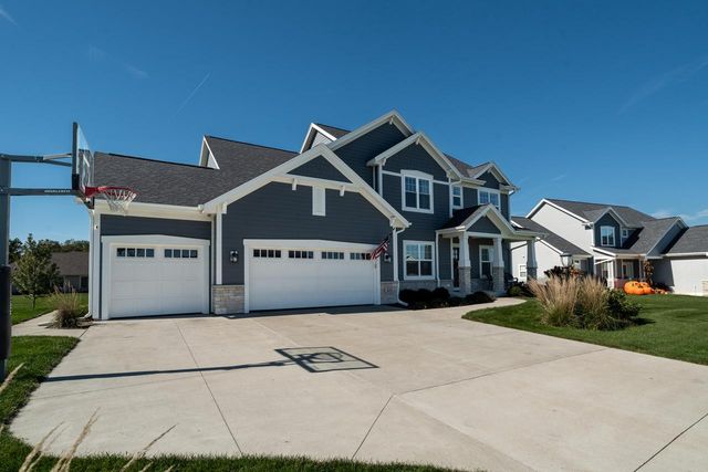 W223N4515 Boxleaf LANE, Pewaukee, WI 53072