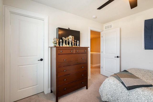 W223N4515 Boxleaf LANE, Pewaukee, WI 53072