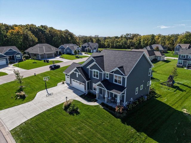 W223N4515 Boxleaf LANE, Pewaukee, WI 53072