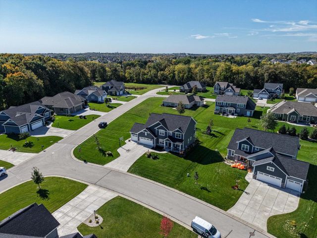 W223N4515 Boxleaf LANE, Pewaukee, WI 53072