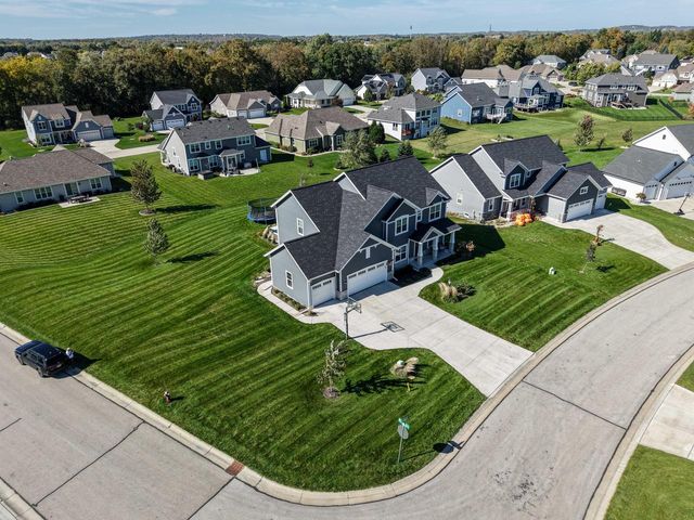 W223N4515 Boxleaf LANE, Pewaukee, WI 53072