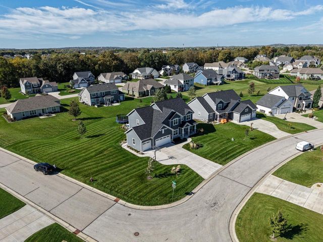 W223N4515 Boxleaf LANE, Pewaukee, WI 53072