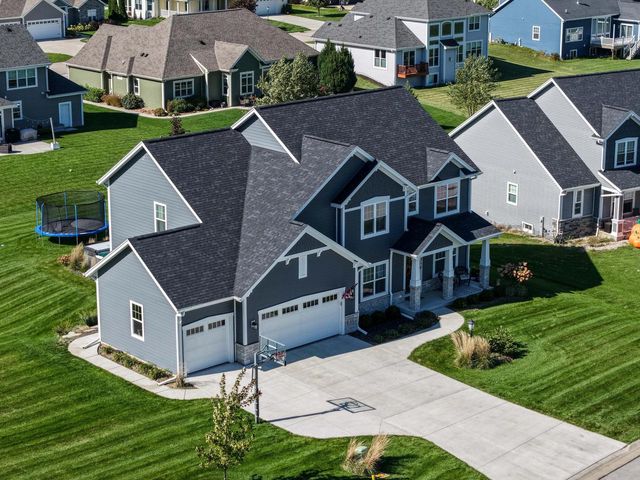 W223N4515 Boxleaf LANE, Pewaukee, WI 53072