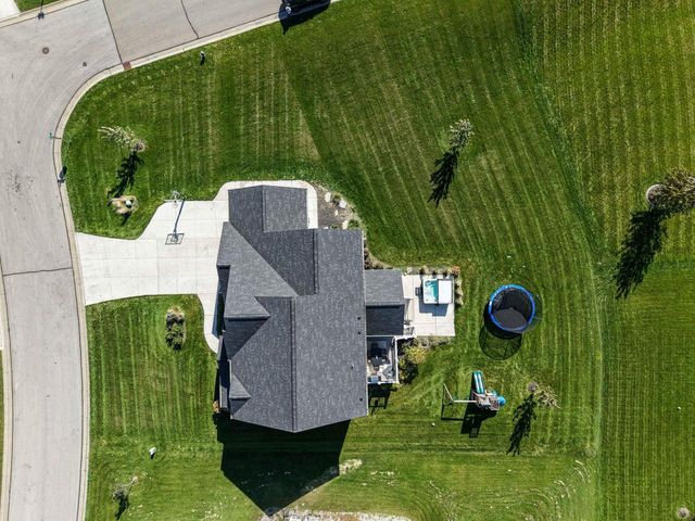 W223N4515 Boxleaf LANE, Pewaukee, WI 53072