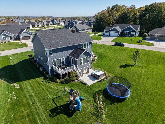 W223N4515 Boxleaf LANE, Pewaukee, WI 53072