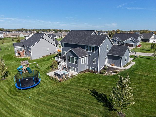 W223N4515 Boxleaf LANE, Pewaukee, WI 53072