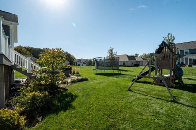 W223N4515 Boxleaf LANE, Pewaukee, WI 53072