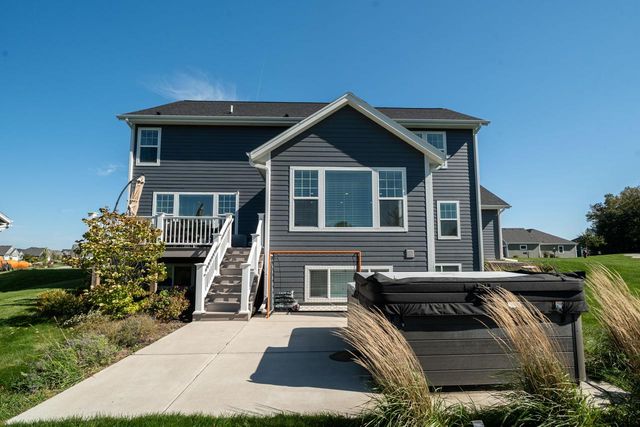 W223N4515 Boxleaf LANE, Pewaukee, WI 53072