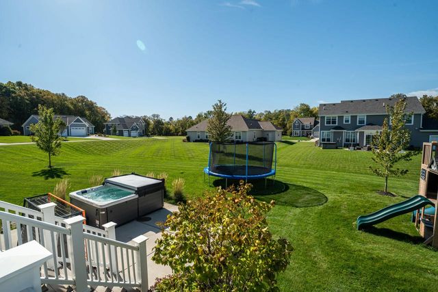 W223N4515 Boxleaf LANE, Pewaukee, WI 53072