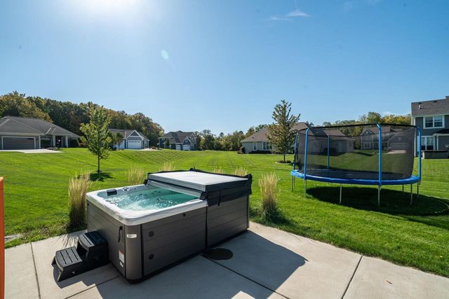 W223N4515 Boxleaf LANE, Pewaukee, WI 53072