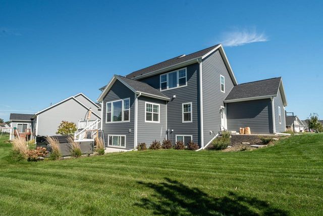 W223N4515 Boxleaf LANE, Pewaukee, WI 53072