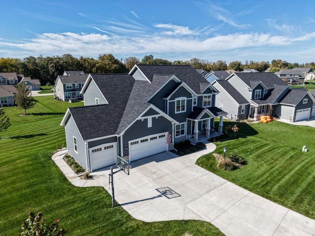 W223N4515 Boxleaf LANE, Pewaukee, WI 53072