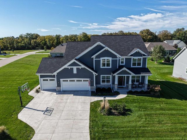 W223N4515 Boxleaf LANE, Pewaukee, WI 53072