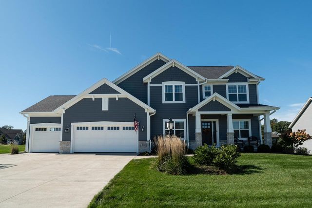 W223N4515 Boxleaf LANE, Pewaukee, WI 53072
