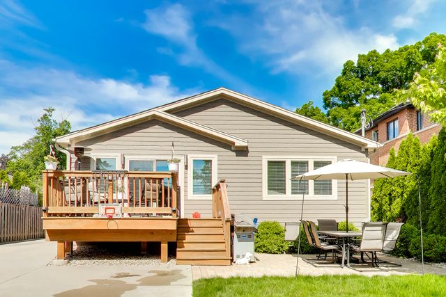 1721 S CUMBERLAND Avenue, Park Ridge, IL 60068