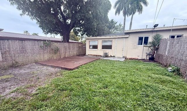 905 NE 7th St 0, Hallandale Beach, FL 33009