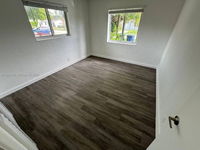 905 NE 7th St 0, Hallandale Beach, FL 33009