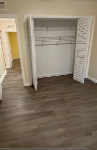 905 NE 7th St 0, Hallandale Beach, FL 33009