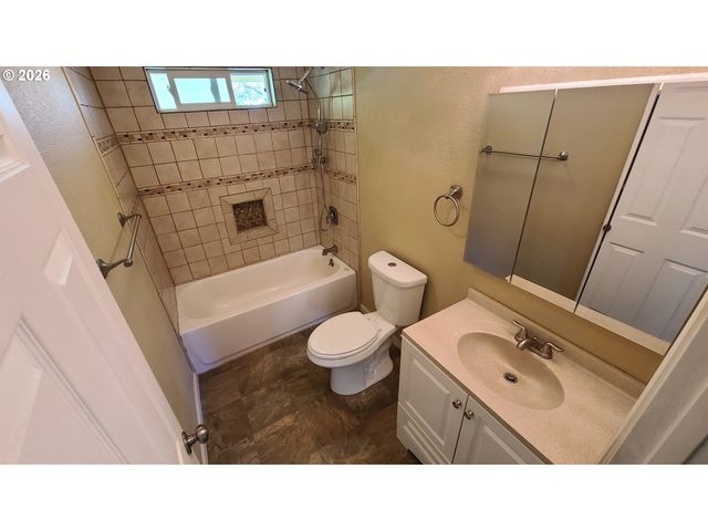 1022 K St, Washougal, WA 98671