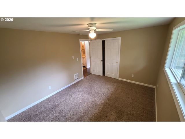 1022 K St, Washougal, WA 98671