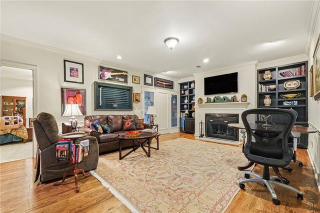 3685 Peachtree Road Northeast 16, Atlanta, GA 30319