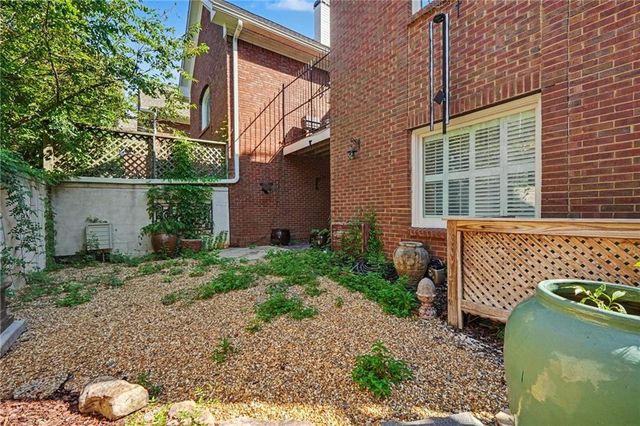 3685 Peachtree Road Northeast 16, Atlanta, GA 30319