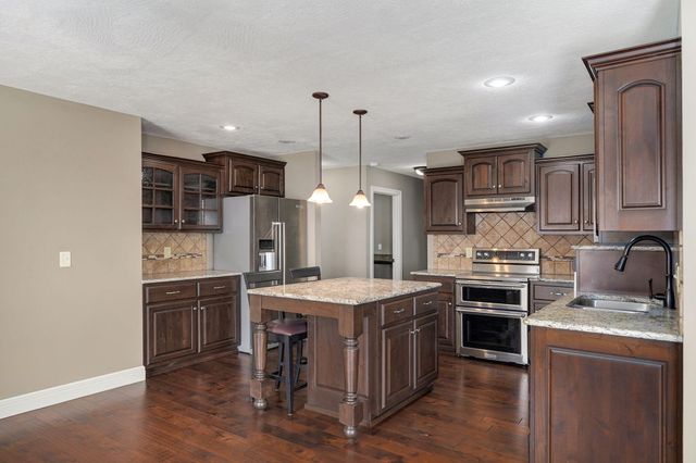 1542 S Antietam Road, Republic, MO 65738
