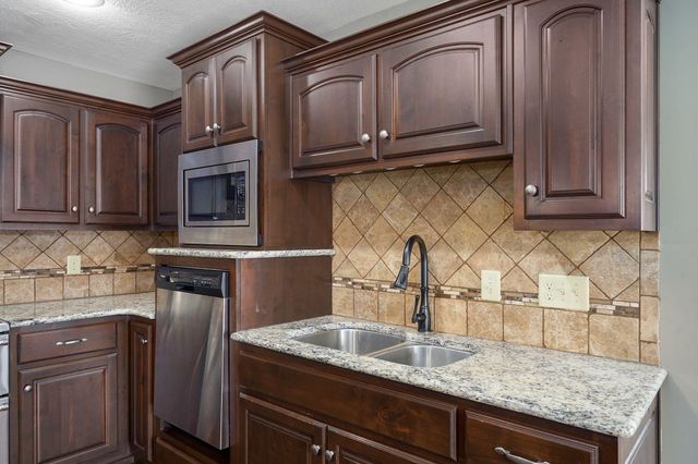 1542 S Antietam Road, Republic, MO 65738