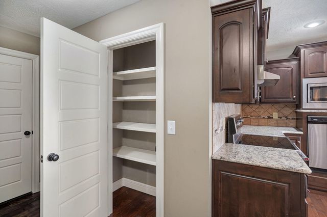 1542 S Antietam Road, Republic, MO 65738
