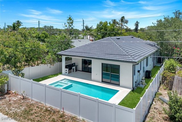 1312 Trail Terrace DR, Naples, FL 34103