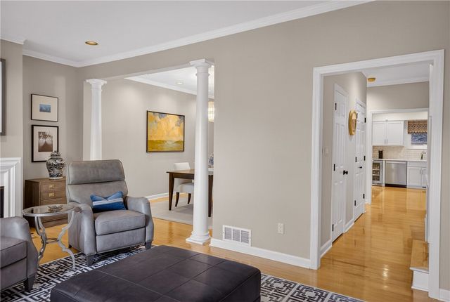 136 N Woodland Rd, Shadyside, PA 15232