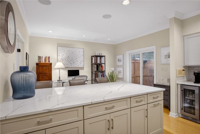 136 N Woodland Rd, Shadyside, PA 15232