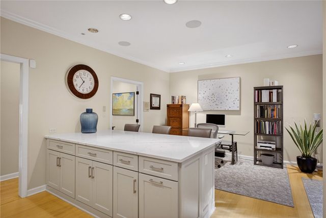 136 N Woodland Rd, Shadyside, PA 15232