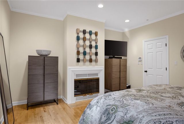 136 N Woodland Rd, Shadyside, PA 15232