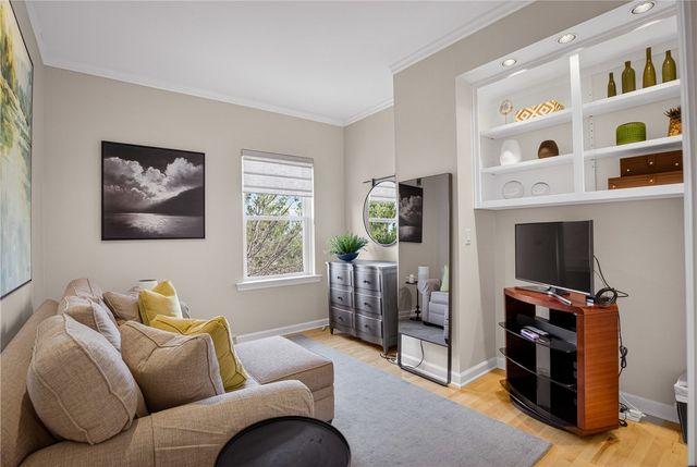 136 N Woodland Rd, Shadyside, PA 15232