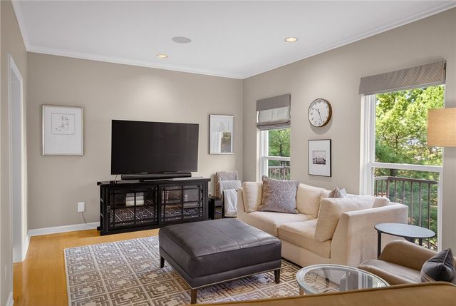 136 N Woodland Rd, Shadyside, PA 15232
