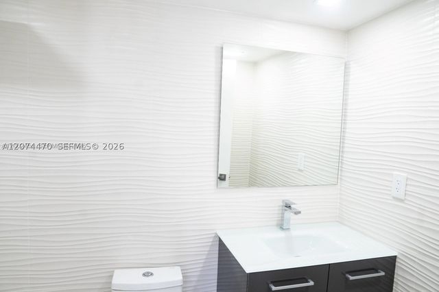 220 SW 9th Ave 306, Hallandale Beach, FL 33009