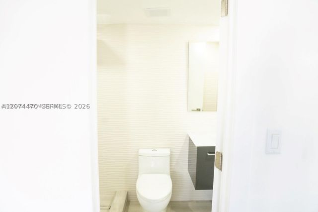 220 SW 9th Ave 306, Hallandale Beach, FL 33009