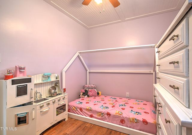 15513 Industrial Park Road, Bristol, VA 24202