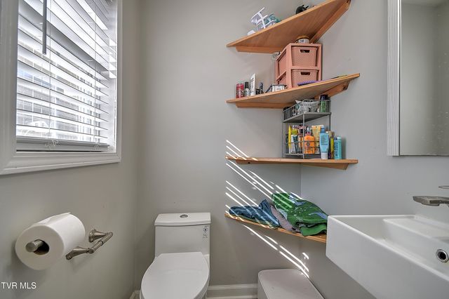 15513 Industrial Park Road, Bristol, VA 24202