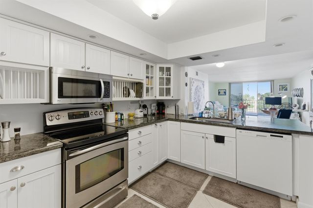 3581 S Ocean Boulevard Apt 4e, South Palm Beach, FL 33480