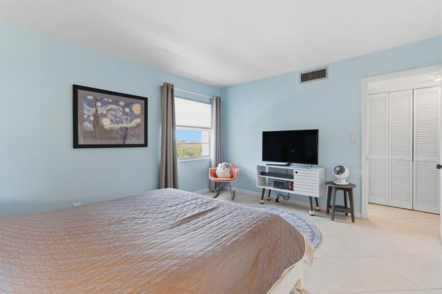 3581 S Ocean Boulevard Apt 4e, South Palm Beach, FL 33480
