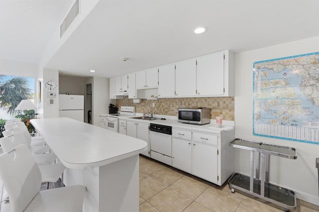 3581 S Ocean Boulevard Apt 4e, South Palm Beach, FL 33480