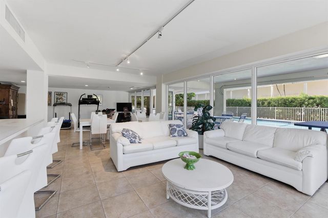 3581 S Ocean Boulevard Apt 4e, South Palm Beach, FL 33480