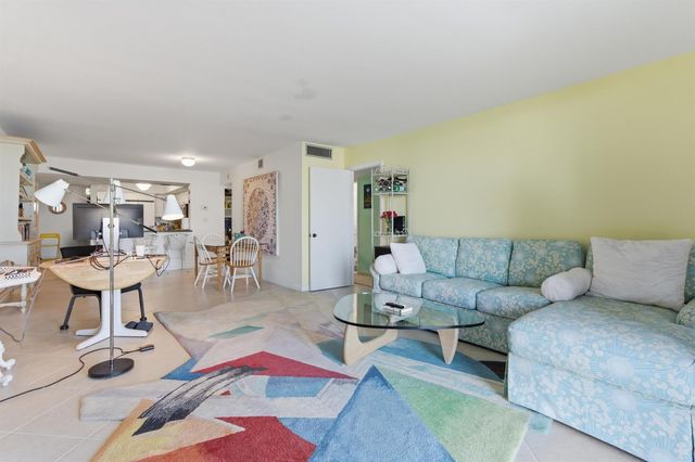 3581 S Ocean Boulevard Apt 4e, South Palm Beach, FL 33480