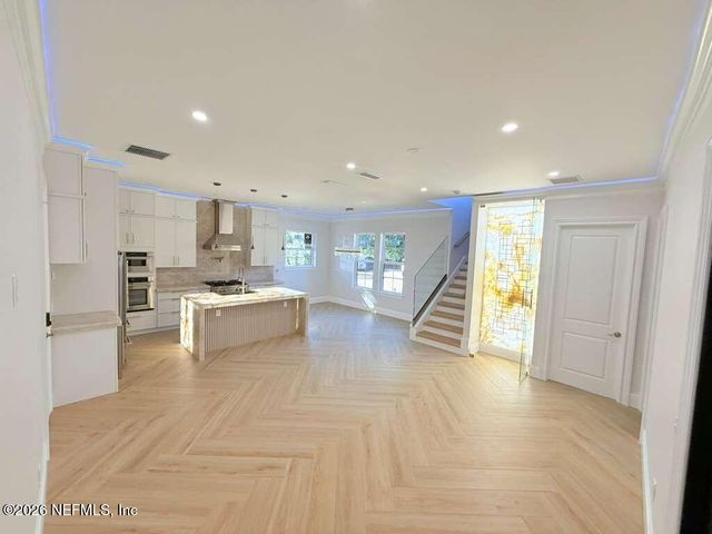 8865 LA TERRAZZA Place, Jacksonville, FL 32217